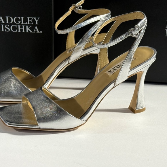 Badgley Mischka Women's Cady Sandals 8 Silver Leather Square Toe High Heel NEW - Picture 6 of 12